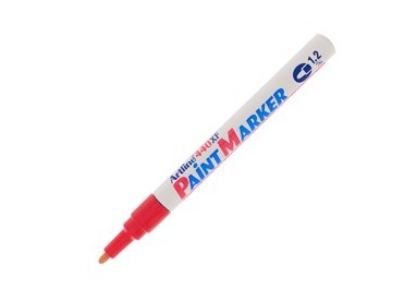 Marcatore artline A 440 punta tonda fine a vernice rosso